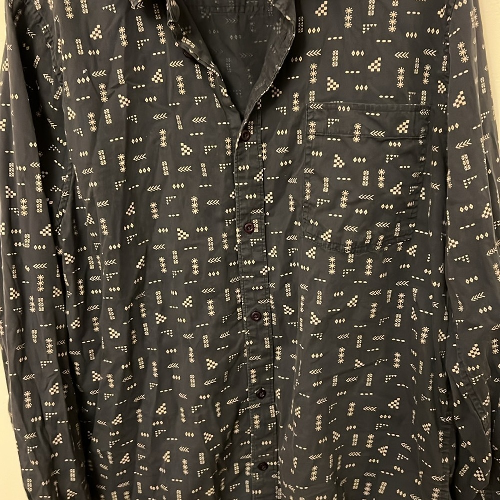 Quality Patterned Button Up - Picture 3 of 3